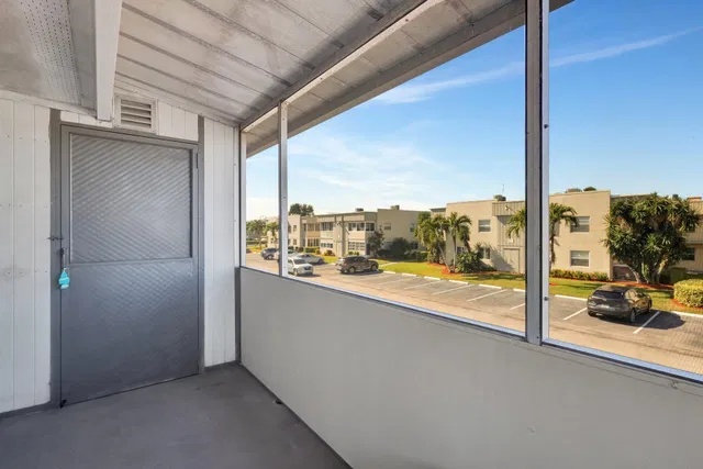 Unit 278 photo 18