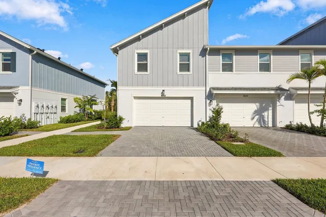 Residence photo 2