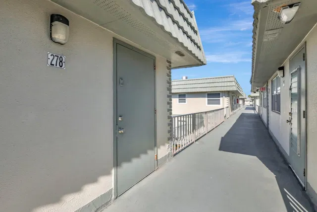 Unit 278 photo 2