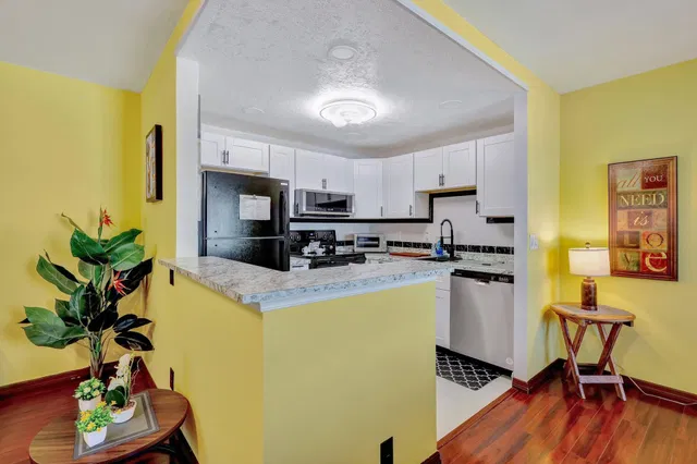 Unit 278 photo 6