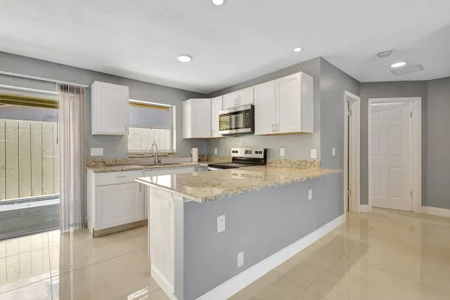 Residence photo 3