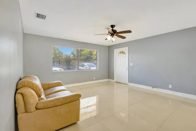 Residence photo 6