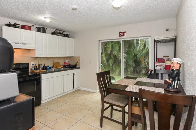 Residence photo 6