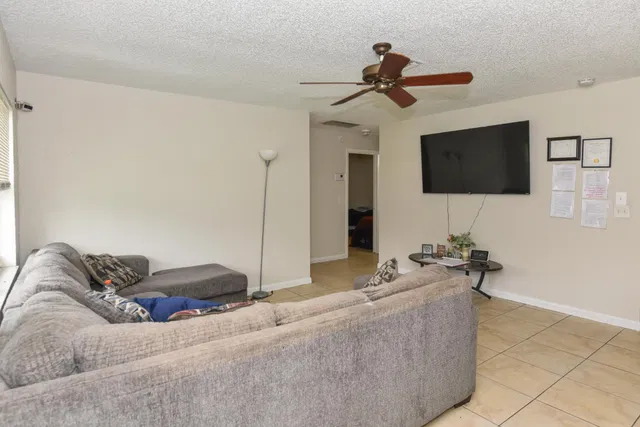 Residence photo 12