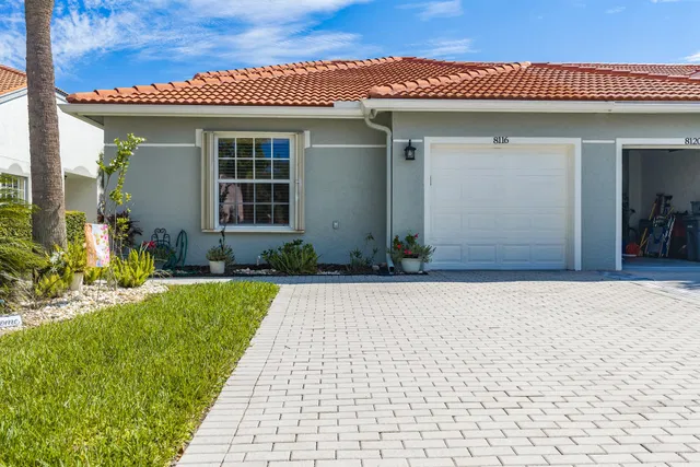 Residence photo 2