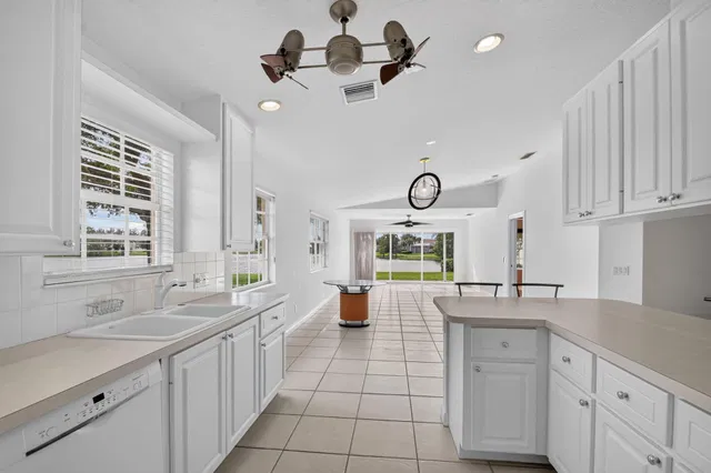 Residence photo 2