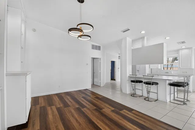 Residence photo 3
