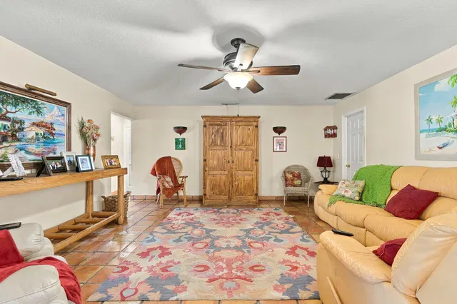  Residence photo 5