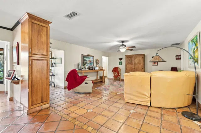 Residence photo 6