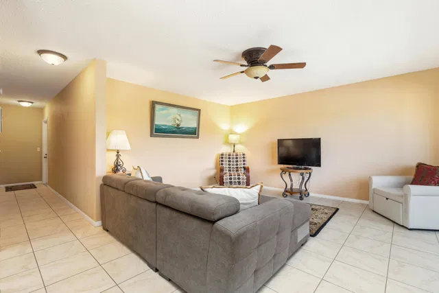 Residence photo 3