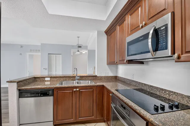 Unit 2208 photo 11