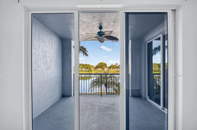Unit 2208 photo 15