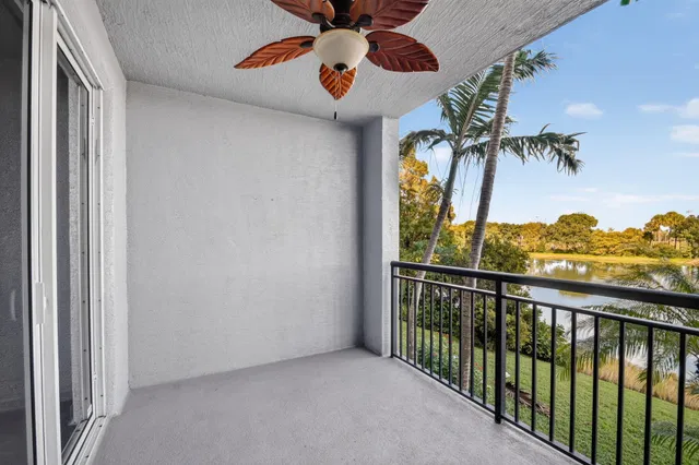 Unit 2208 photo 18