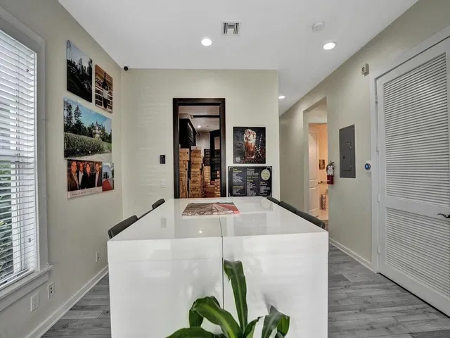  Unit H photo 6