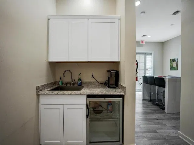  Unit H photo 9