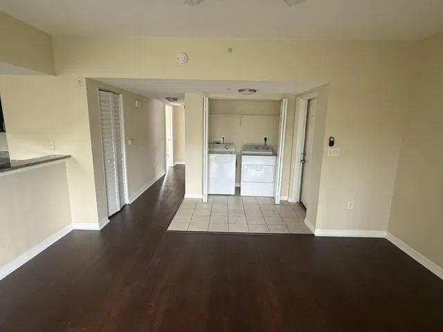 Unit 2102 photo 3