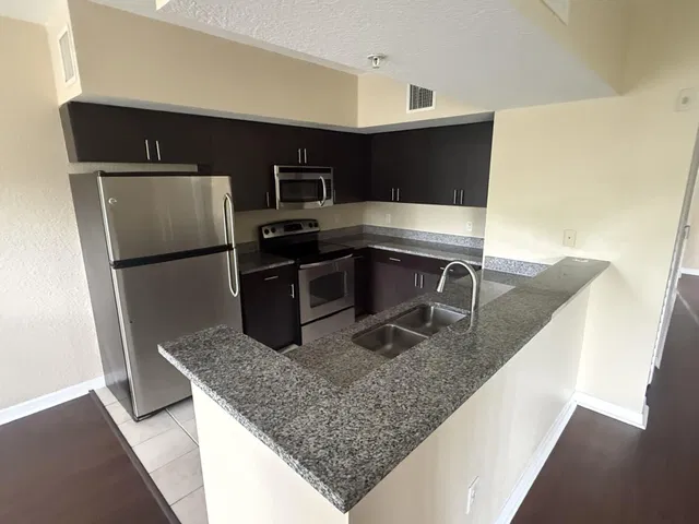 Unit 2102 photo 5