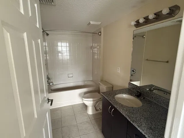 Unit 2102 photo 13