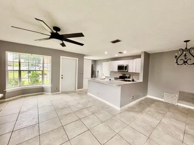 Residence photo 3