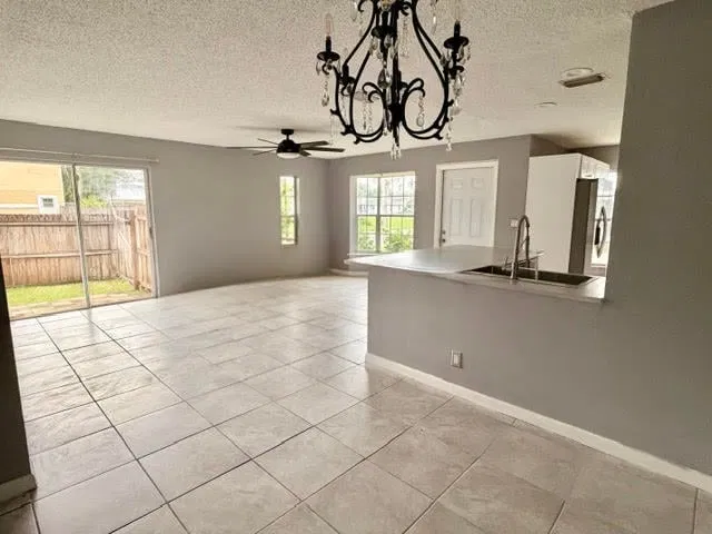 Residence photo 5