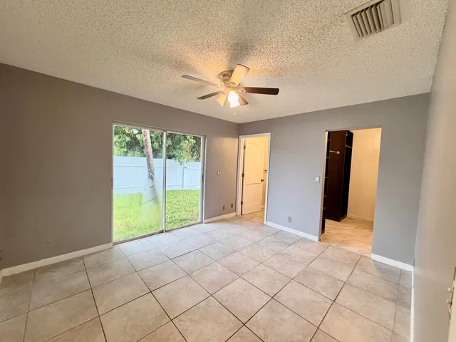 Residence photo 16