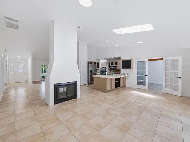 Residence photo 12