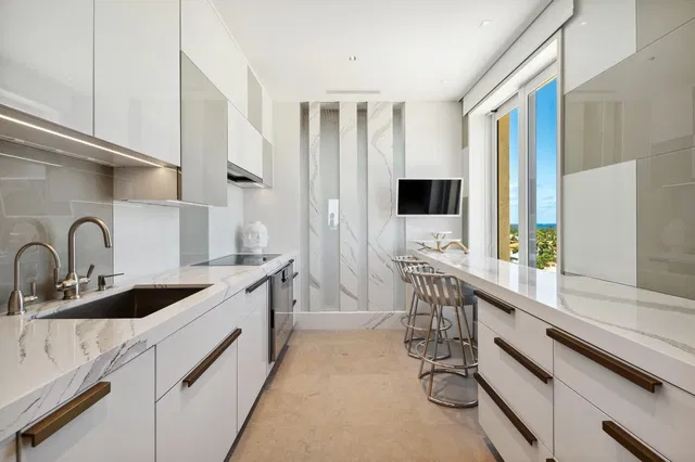 Palm Beach Biltmore Unit 906 photo 6