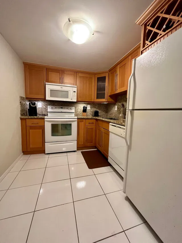 Unit 108 photo 3