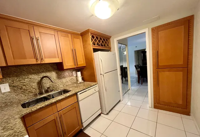 Unit 108 photo 4
