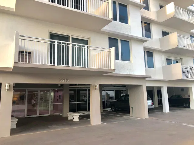 Unit 108 photo 18
