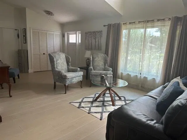 Residence photo 5
