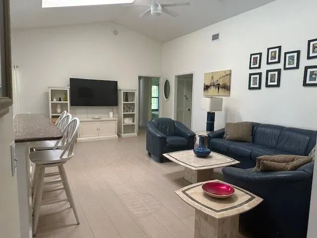 Residence photo 8