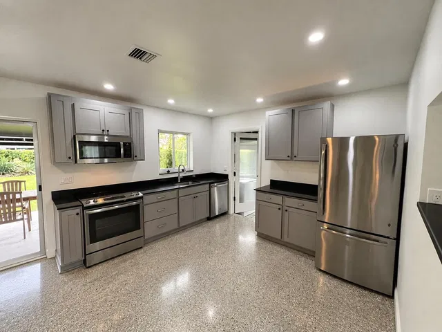 Palm Beach Shores Residence photo 9