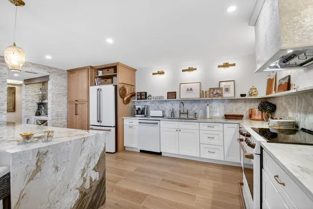 Unit 206 photo 17