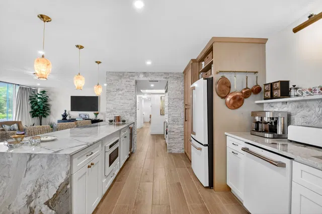 Unit 206 photo 19