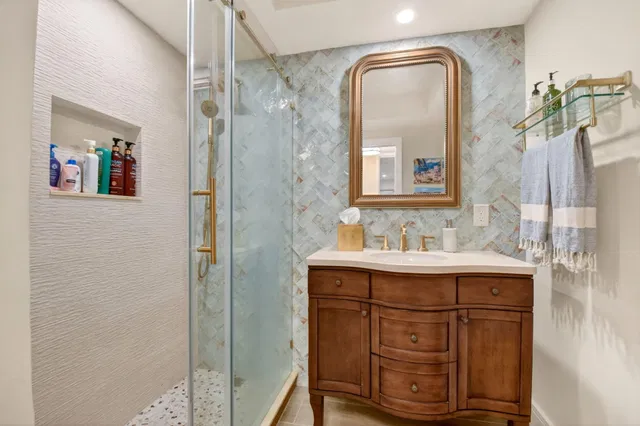 Unit 206 photo 23