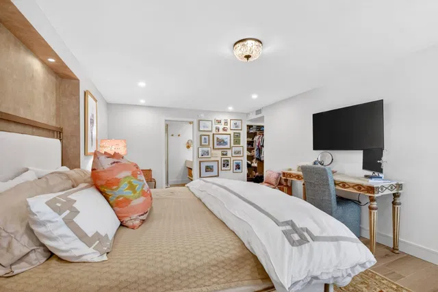 Unit 206 photo 28