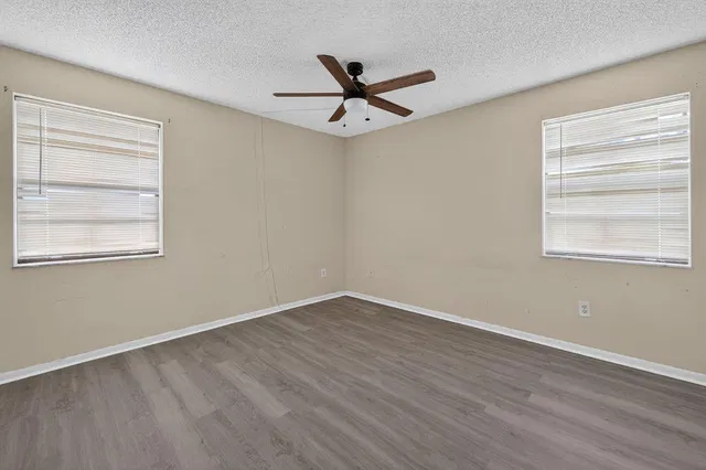 Residence photo 17