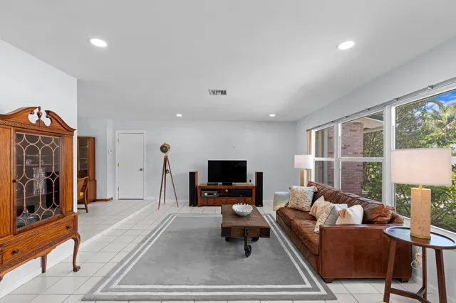 Residence photo 17