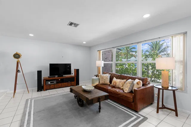 Residence photo 18