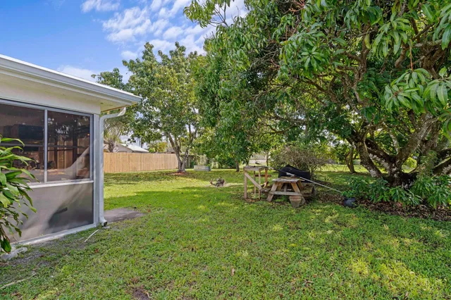 Residence photo 30