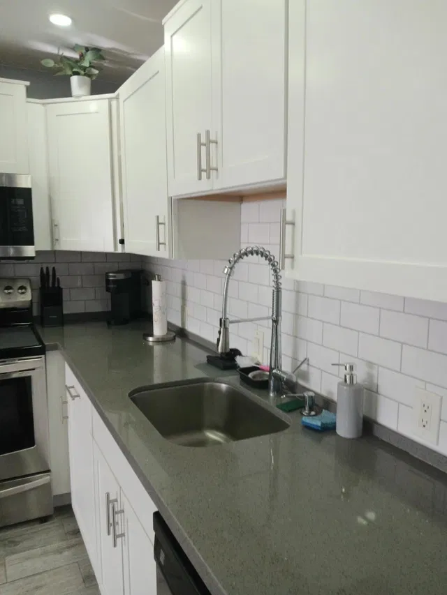 Unit 179 photo 5