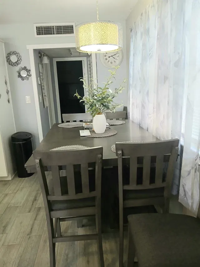 Unit 179 photo 6
