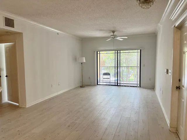 Unit 202 photo 3