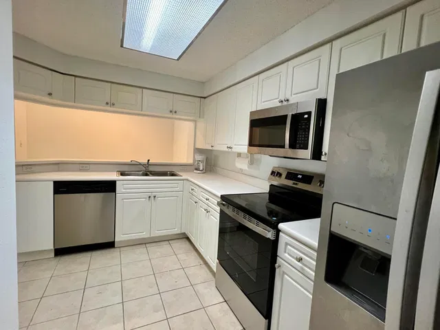 Unit 202 photo 6