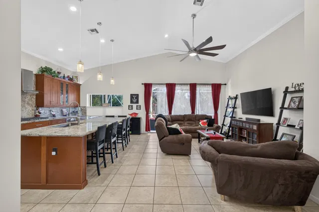Residence photo 2