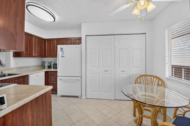  Unit 403 photo 7