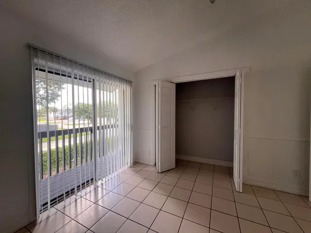 Residence photo 16
