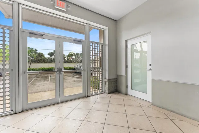 Unit 207 photo 12