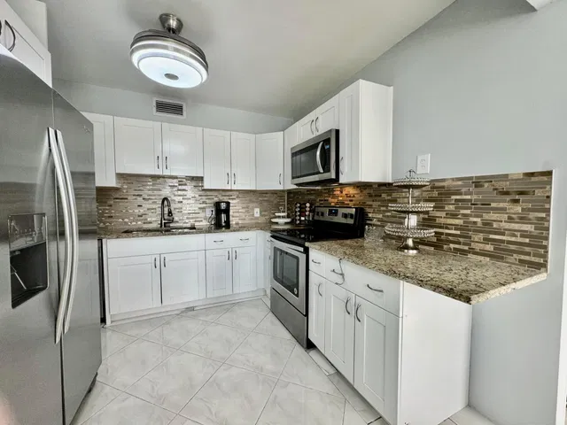 Unit 4031 photo 2